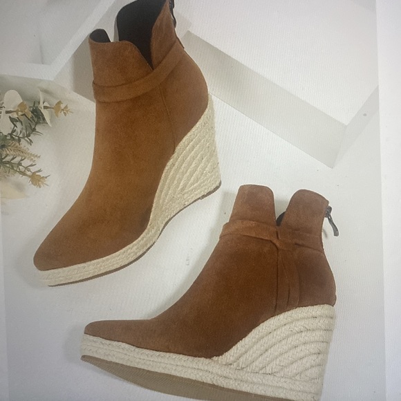 Faux Suede Knot Detail Point Toe Espadrille Wedge Boots - Picture 7 of 8